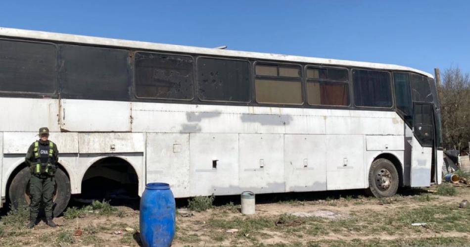 Santiaguentildeos viviacutean en un colectivo abandonado y eran explotados laboralmente