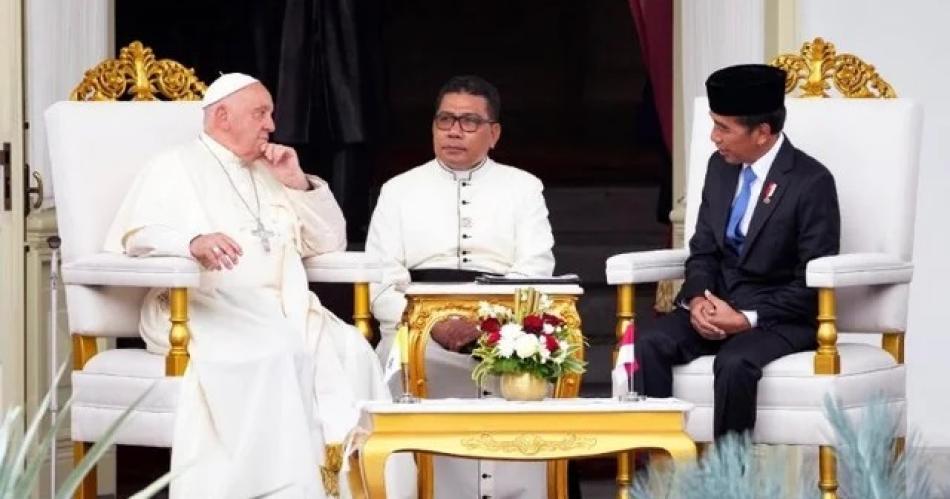 El Papa pronuncioacute su primer discurso en Indonesia