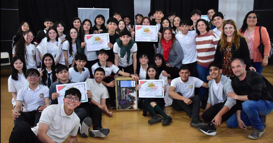 El Colegio Williams Morris ganoacute en Friacuteas el Intercolegial de teatro