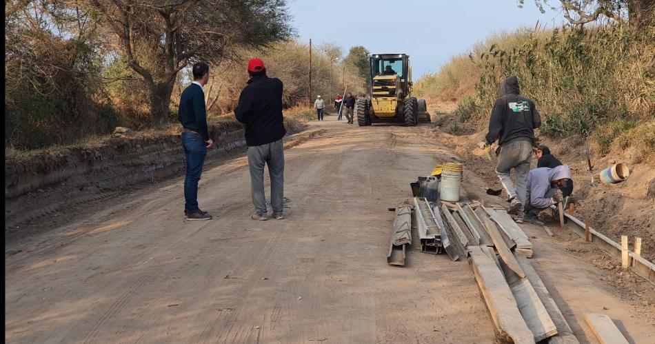 El intendente Viacutector Araujo visitoacute las obras sobre calle Cheeiacuten