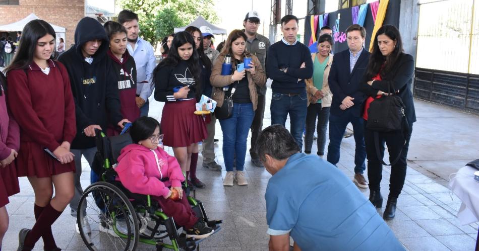 Joacutevenes de Fernaacutendez participaron de la jornada Yo siacute puedo