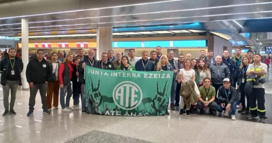 Tensioacuten- el paro en aeropuertos por ahora no afecta vuelos pero se complicariacutea por asambleas de ATE