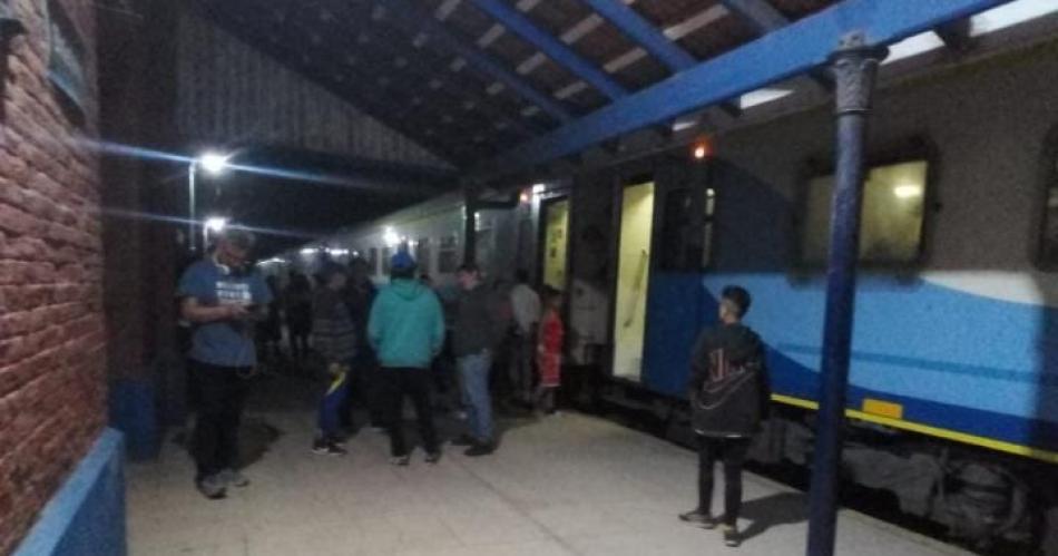 Tren de Retiro quedoacute sin frenos con maacutes de 500 pasajeros en Herrera