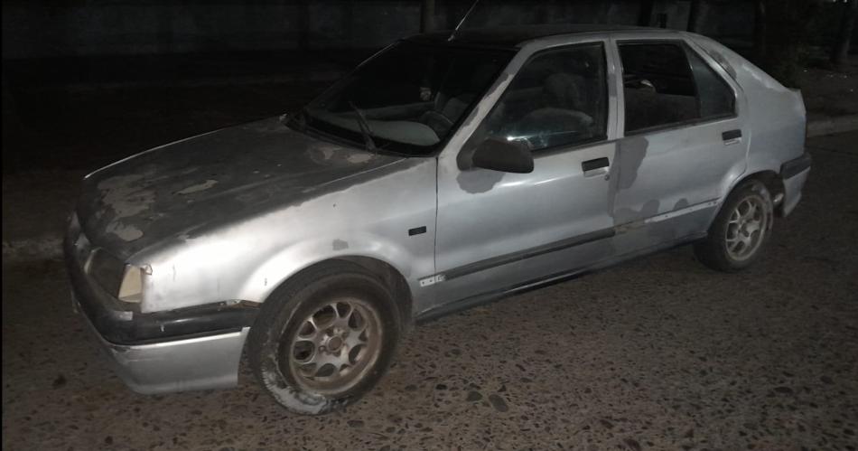 Tres joacutevenes detenidos tras huir en un auto robado en el centro de la ciudad de Fernaacutendez