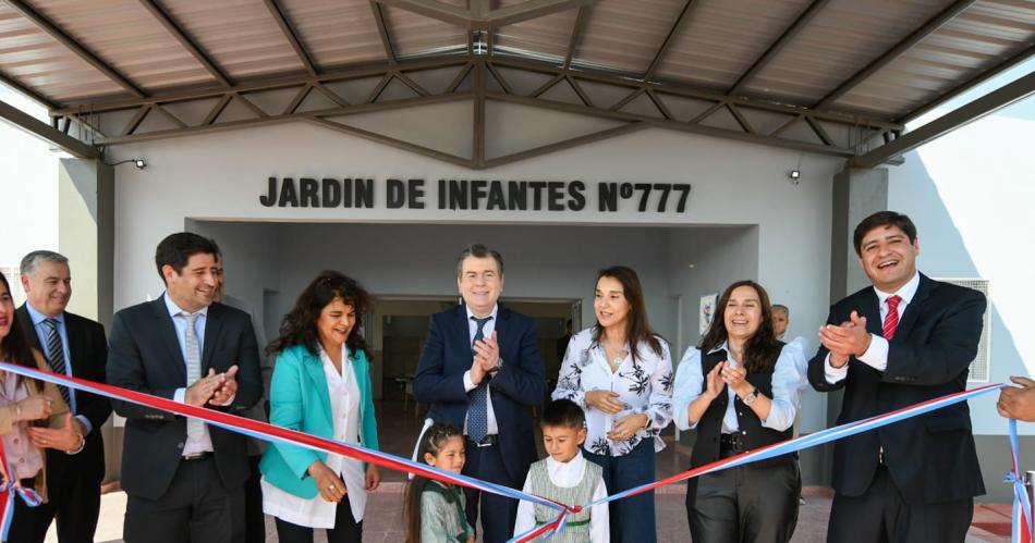 Zamora habilita obras escolares y entrega viviendas sociales 