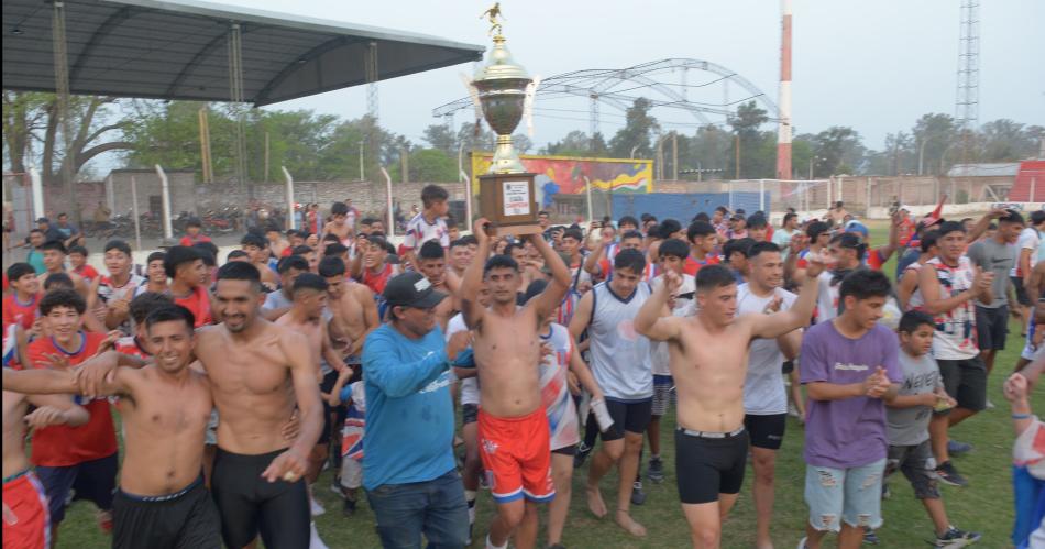 Unioacuten Santiago volvioacute a ganar y es bicampeoacuten del fuacutetbol santiaguentildeo