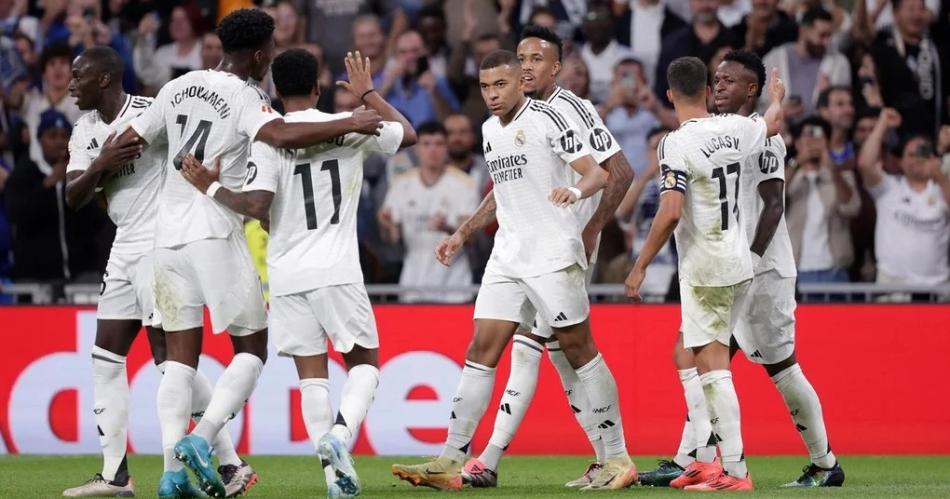 Real Madrid sufrioacute en el final pero celebroacute frente a Alaveacutes