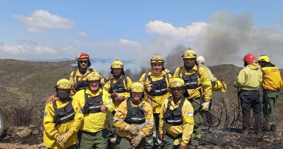 Brigadistas santiaguentildeos se suman a la lucha contra los incendios en Coacuterdoba