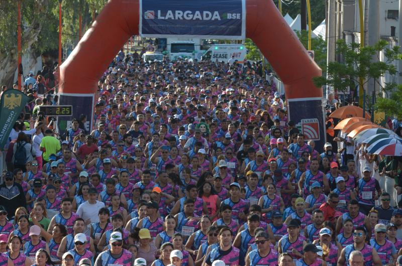 Maratoacuten EL LIBERAL 2024- el primer diacutea fue todo un reacutecord de atletas inscriptos