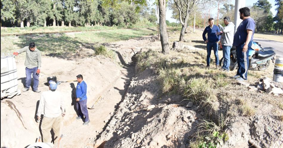 Avanzan tareas para mejorar los desaguumles pluviales en Fernaacutendez