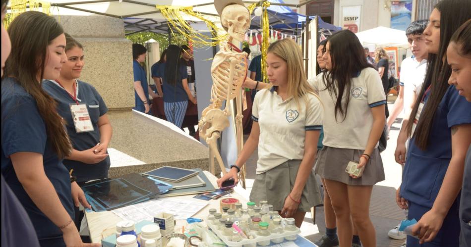 El Instituto San Martiacuten de Porres realiza las jornadas de difusioacuten Expo Carreras 2025