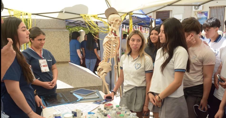 El Instituto San Martiacuten de Porres realiza las jornadas de difusioacuten Expo Carreras 2025