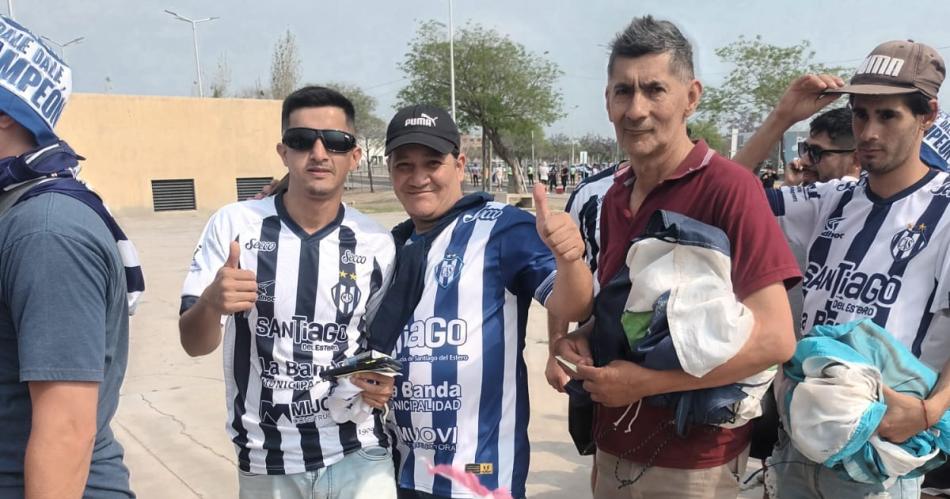 Catamarca tentildeida de azul y blanco por los hinchas del Profe