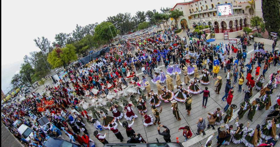 Las Termas abre el teloacuten al Festival Internacional de Danzas Folcloacutericas