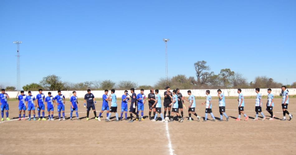 Juventud Unida estrena su participacioacuten en el Regional ante Fabrica de Weisburd