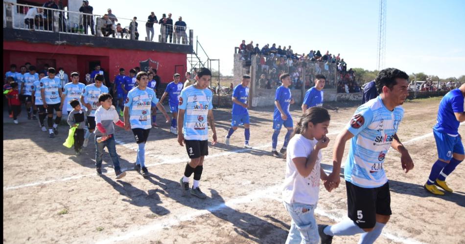 Juventud Unida estrena su participacioacuten en el Regional ante Fabrica de Weisburd