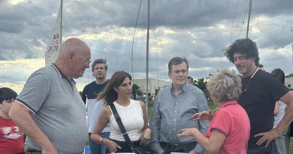 El gobernador Zamora y la senadora Claudia Ledesma Abdala presentes en la regata nacional en el lago Riacuteo Hondo