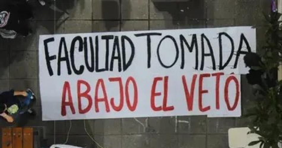 Sigue la tensioacuten- Milei volvioacute a criticar las universidades puacuteblicas y crecen las tomas en facultades