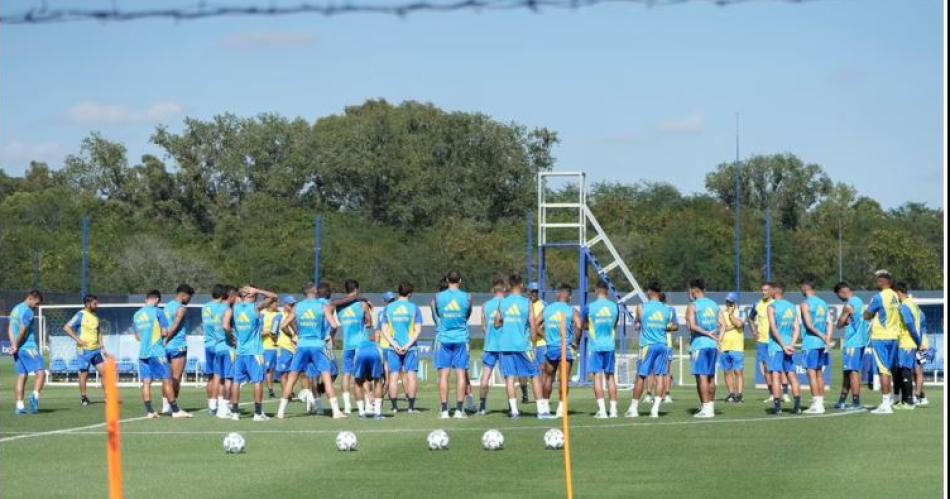 Gago dirige su primer entrenamiento en Boca Predio (Foto- @BocaJrsOficial)