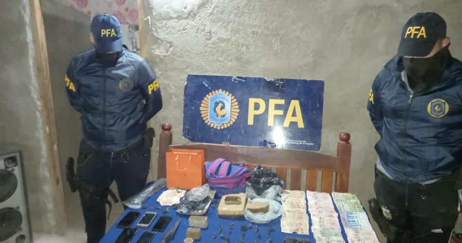 Detienen a dealers que usaban soldaditos para vender droga en la calle