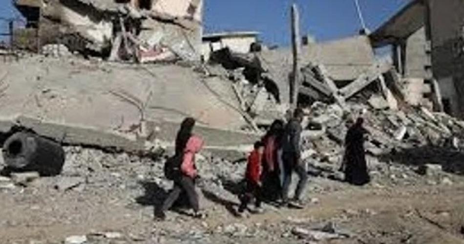 Ataque israeliacute contra refugiados en Gaza provocoacute 33 muertos