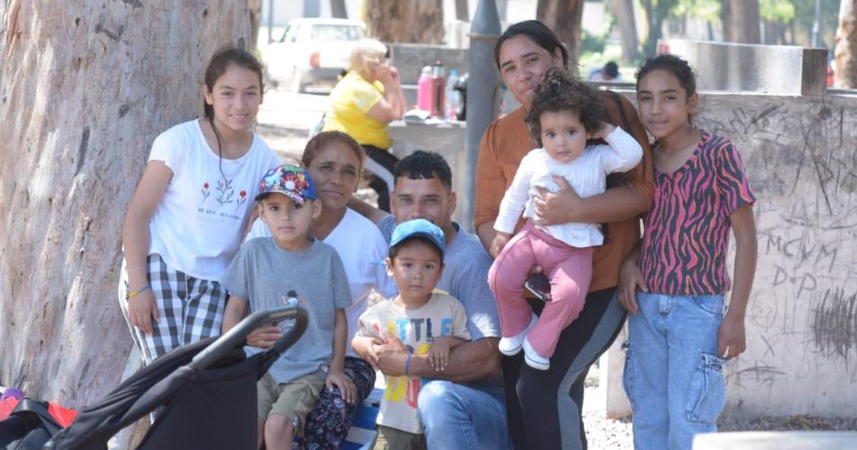 FOTOS- Los santiaguentildeos agasajan a mamaacute en el Parque Aguirre