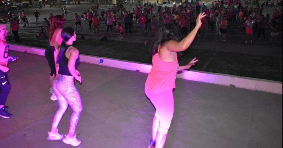 Con caminata y zumba se generoacute conciencia sobre el caacutencer de mama