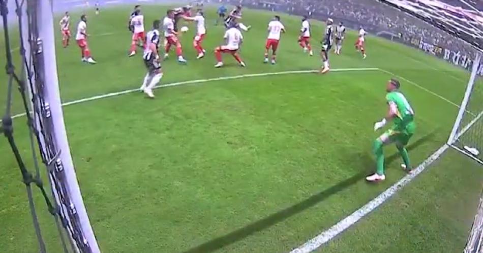 Poleacutemico arranque en Atleacutetico Mineiro vs River- del gol anulado a la mano de Gonzaacutelez Pirez