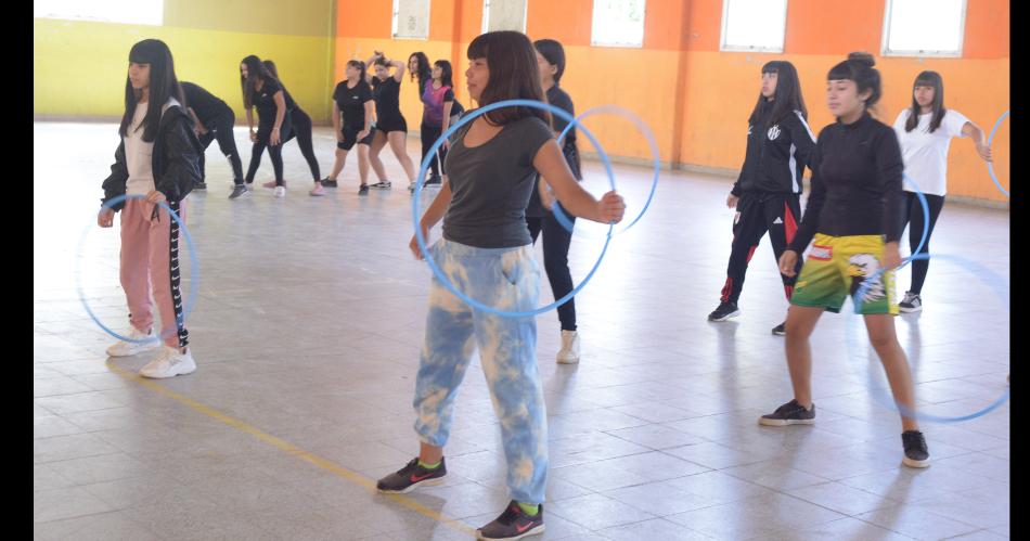 El Colegio Secundario Huaico Hondo presente en el Maratoacuten como cada antildeo