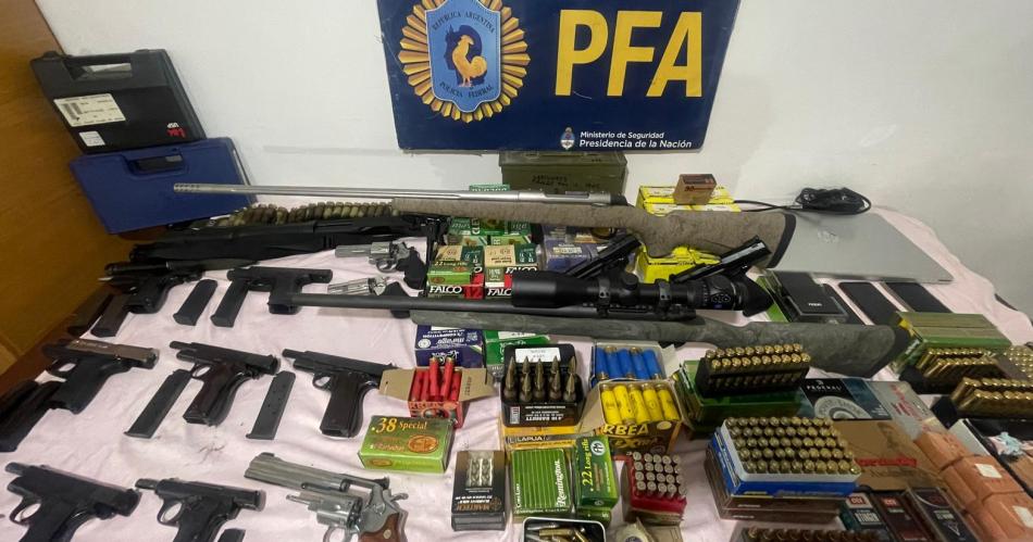 Megaoperativo en Rosario- ocho detenidos y 122 armas ilegales secuestradas