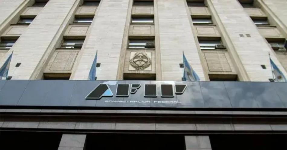 Terror en AFIP- un hombre saltoacute desde el noveno piso por depresioacuten y temas laborales