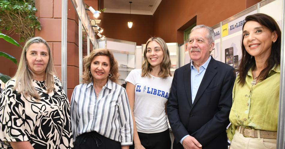 El Jefe de Gabinete recorrioacute el espacio Infanto Juvenil y comics en el CCB en el tercer diacutea de la 14deg Feria del Libro