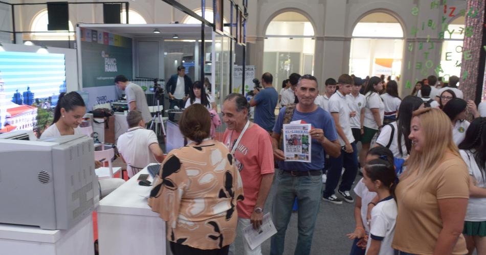 El stand de EL LIBERAL CANAL 7 y Radio Panorama en el Foacuterum y el CCB colmado de chicos y grandes