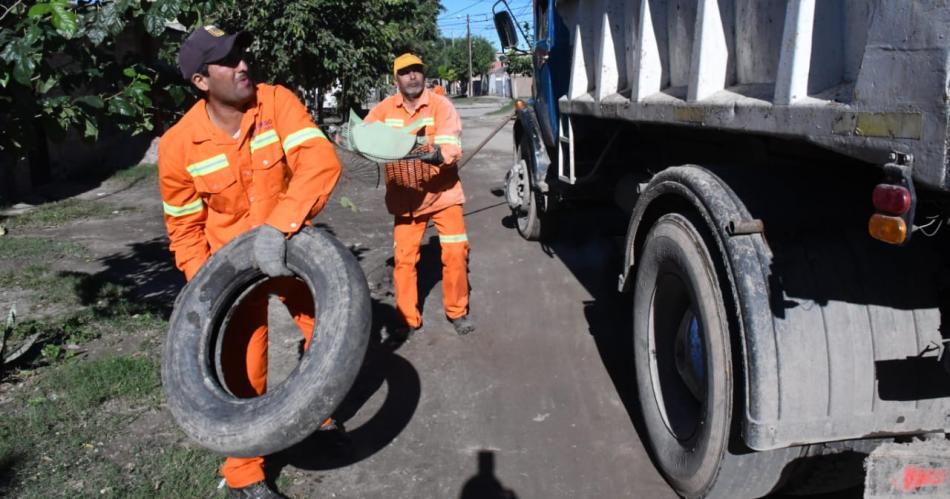 Los Centros de Salud y los Servicios Urbanos de la Municipalidad trabajan en el descacharreo 