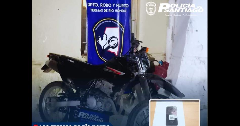 La Policiacutea recuperoacute una motocicleta y un celular robado