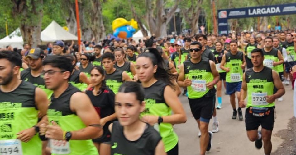 VIDEO- Asiacute fue la largada del esperado Maratoacuten de EL LIBERAL