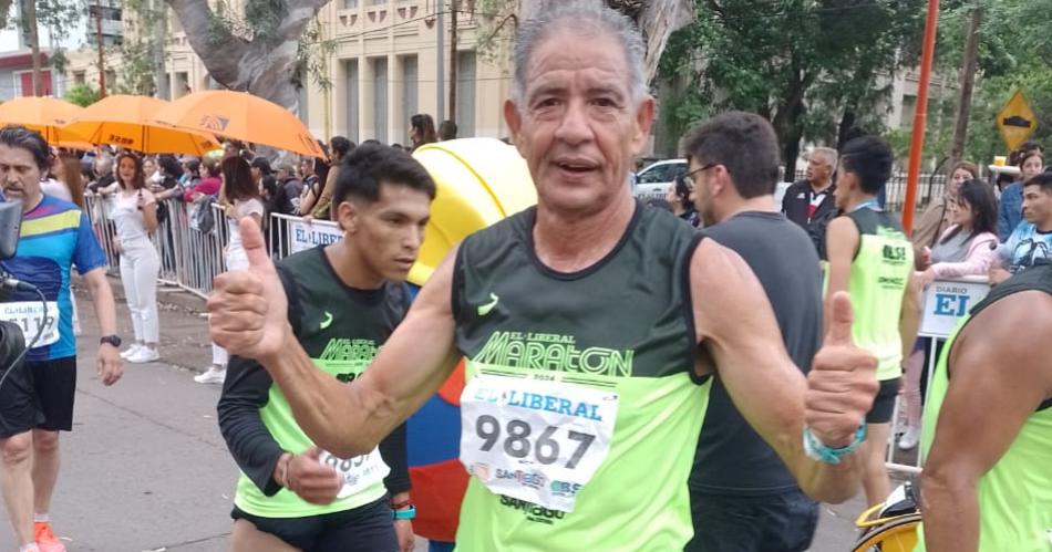 Atleta veterano del Maratoacuten EL LIBERAL destacoacute el apoyo de la gente