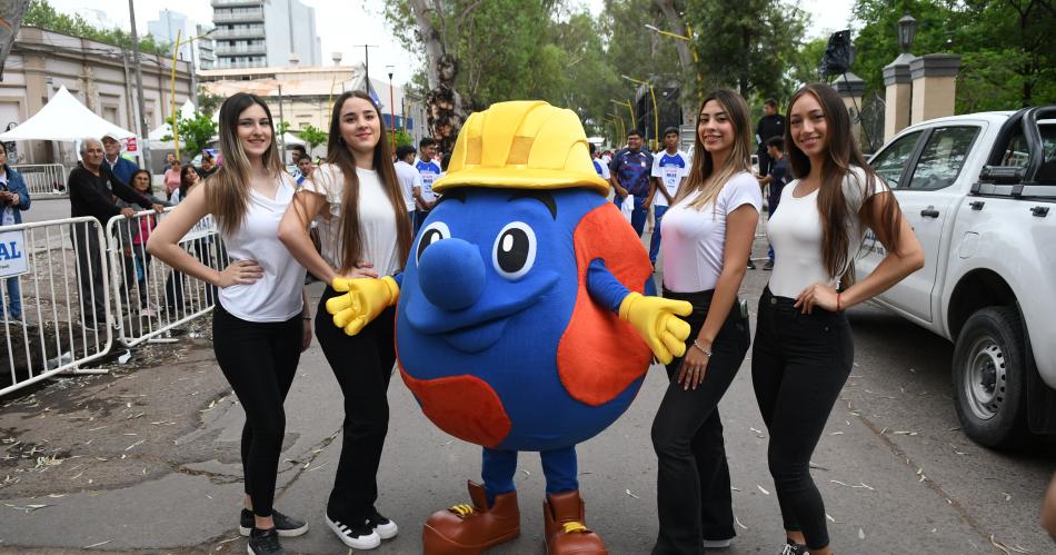 El maratoacuten con la gente maacutes feliz de los uacuteltimos antildeos