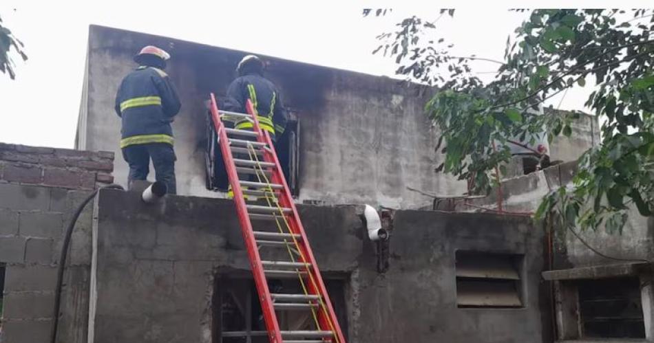 Conmocioacuten por el crimen de una nena de 8 antildeos- acusan a su padrastro de incendiar la casa