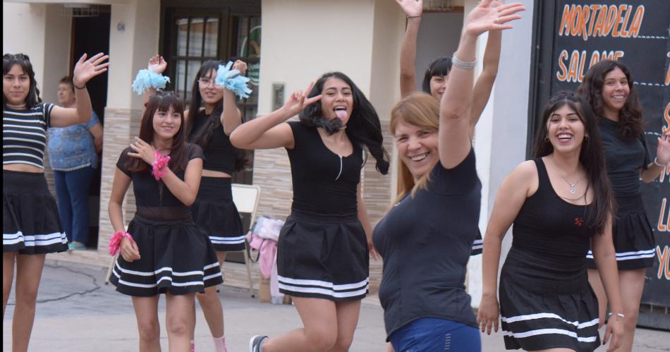 El maratoacuten con la gente maacutes feliz de los uacuteltimos antildeos