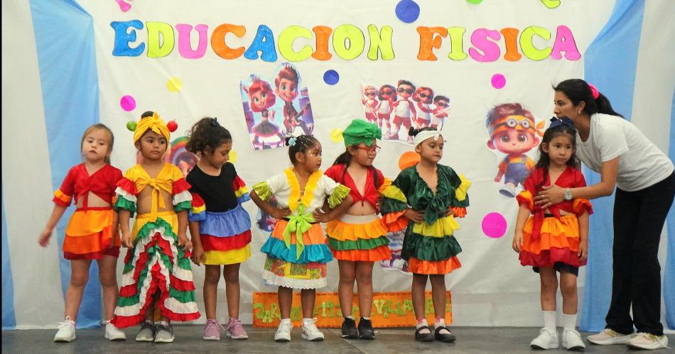 Creativa Muestra de Educacioacuten Fiacutesica y Arte en un jardiacuten de infantes