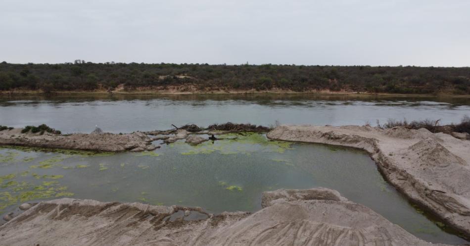 Denuncian que particulares arrasaron con aacuteridos de la ribera del Dulce generando el avance del riacuteo