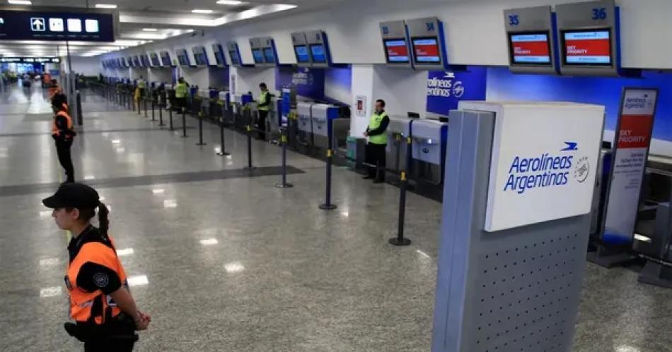 Tras las demoras se levantoacute el paro de Intercargo en Aeroparque