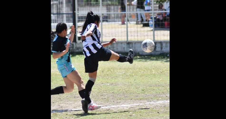 Tercera edicioacuten del torneo provincial de fuacutetbol femenino Dra Claudia de Zamora