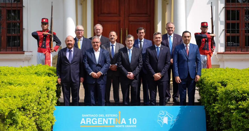 Gerardo Zamora encabezoacute el encuentro de Gobernadores en el Foacuterum