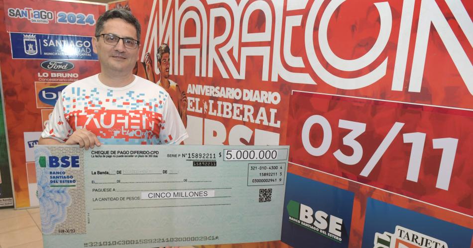 Santiago Bridoux recibioacute los 5 millones del Maratoacuten Aniversario de EL LIBERAL