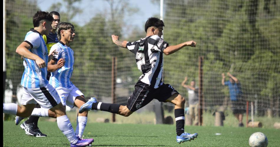 Central Coacuterdoba cerroacute su temporada en el torneo de Juveniles de AFA