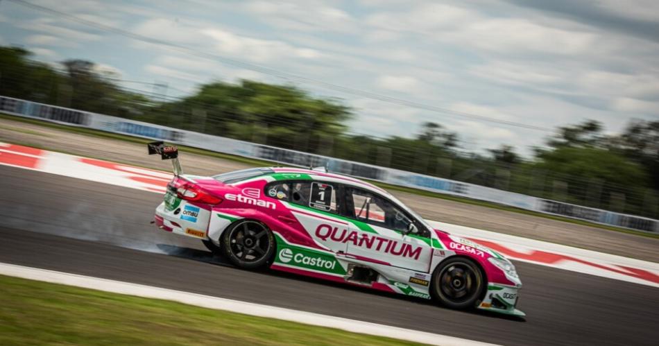 Leonel Perniacutea ganoacute en Las Termas y es el nuevo campeoacuten del TC2000