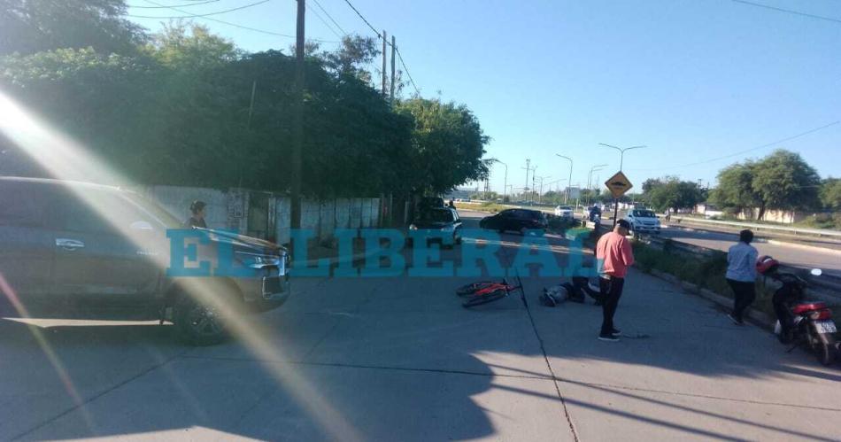 Un hombre en bici fue embestido por una camioneta y tuvo que ser hospitalizado