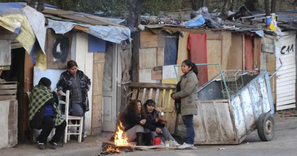 Una familia tipo necesitoacute casi un milloacuten de pesos en octubre para no caer en la pobreza